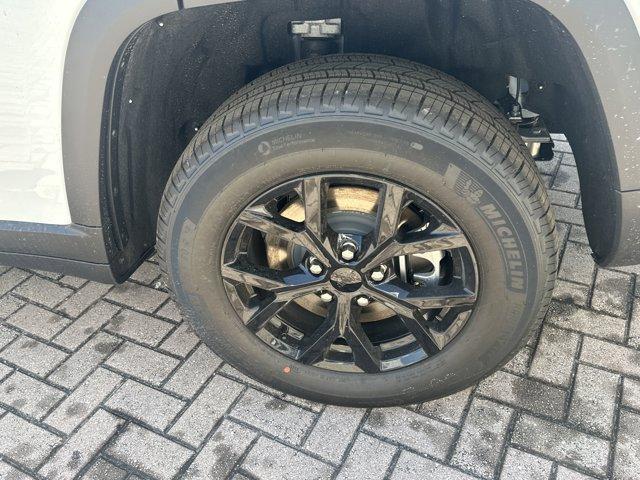 new 2025 Jeep Grand Cherokee L car, priced at $39,490