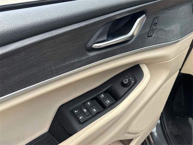 new 2025 Jeep Grand Cherokee car, priced at $42,969