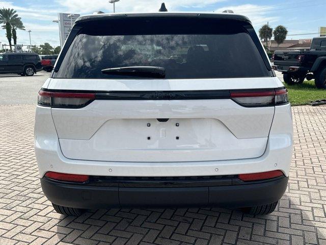 new 2024 Jeep Grand Cherokee car, priced at $34,276