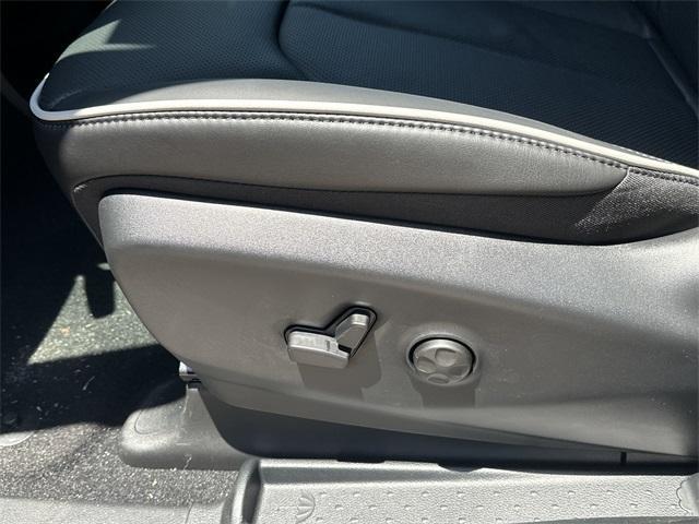 new 2025 Chrysler Pacifica car, priced at $47,377