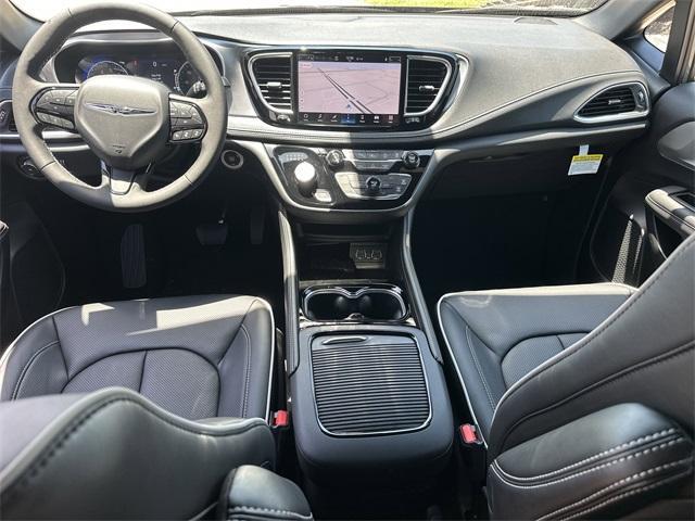 new 2025 Chrysler Pacifica car, priced at $47,377