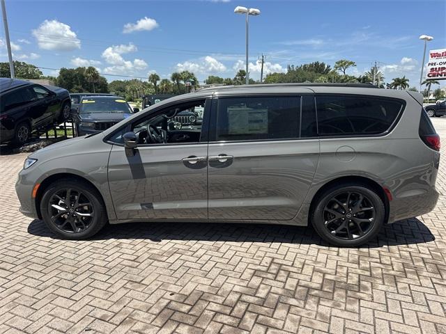 new 2025 Chrysler Pacifica car, priced at $47,377