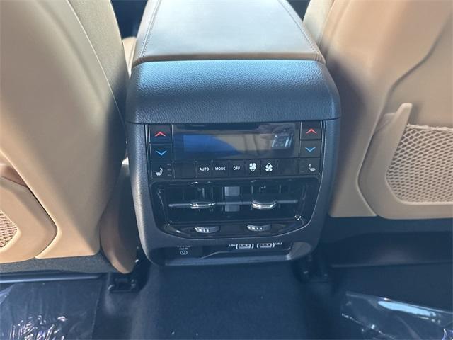 new 2025 Jeep Grand Cherokee car, priced at $57,557