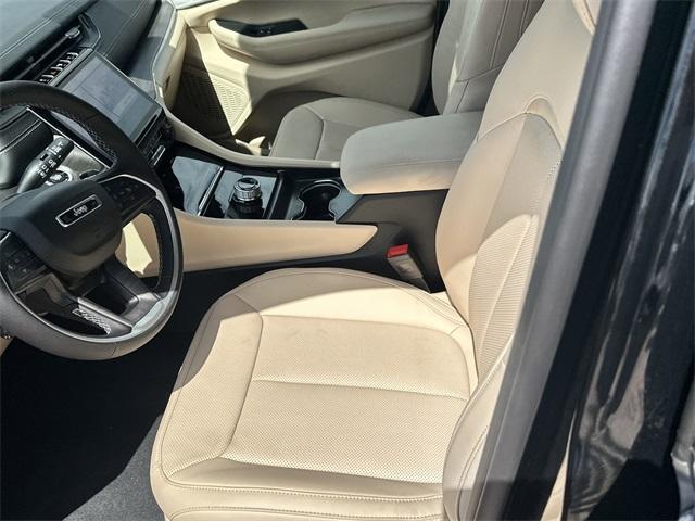 new 2025 Jeep Grand Cherokee car, priced at $42,954