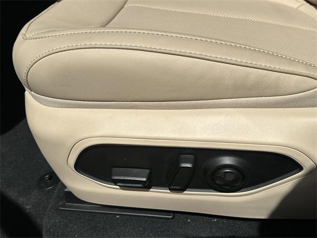 new 2025 Jeep Grand Cherokee car, priced at $42,954