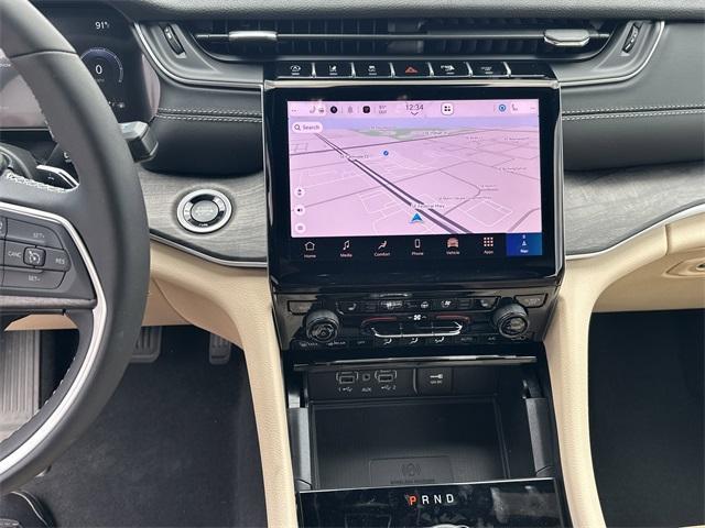 new 2025 Jeep Grand Cherokee car, priced at $42,301