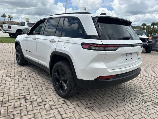 new 2025 Jeep Grand Cherokee car, priced at $42,301