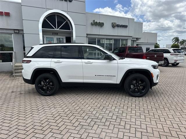 new 2025 Jeep Grand Cherokee car, priced at $42,301