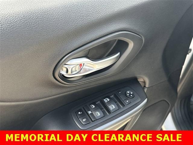 used 2020 Jeep Cherokee car, priced at $18,900