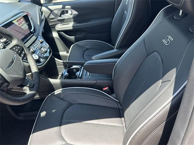 new 2025 Chrysler Pacifica car, priced at $44,197
