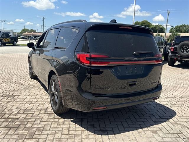 new 2025 Chrysler Pacifica car, priced at $44,197