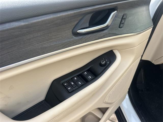 new 2025 Jeep Grand Cherokee L car, priced at $39,493