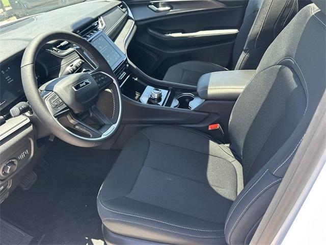 new 2025 Jeep Grand Cherokee car, priced at $38,099