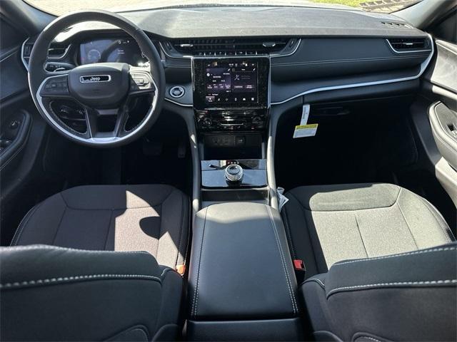 new 2025 Jeep Grand Cherokee car, priced at $33,820