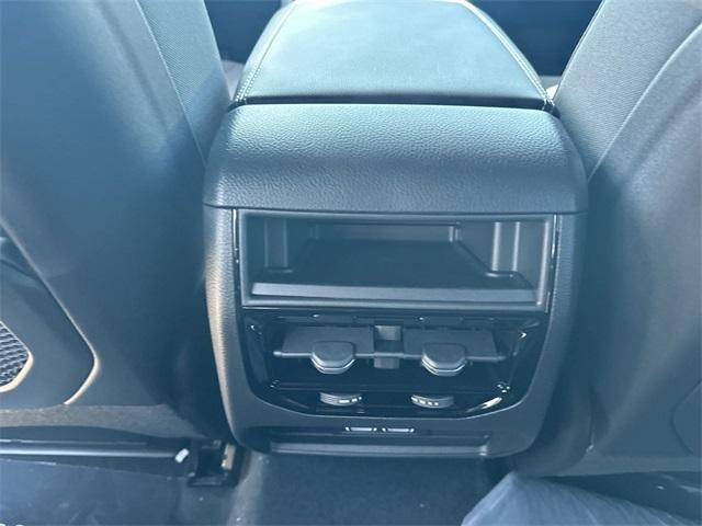 new 2025 Jeep Grand Cherokee car, priced at $33,820