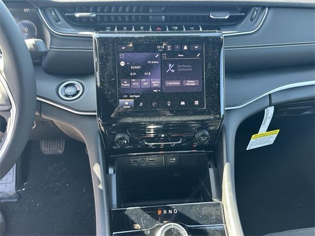 new 2025 Jeep Grand Cherokee car, priced at $33,820