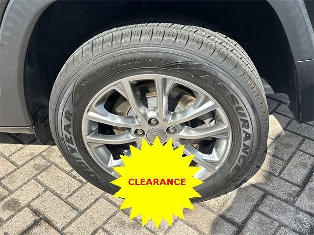 used 2022 Jeep Cherokee car, priced at $19,921