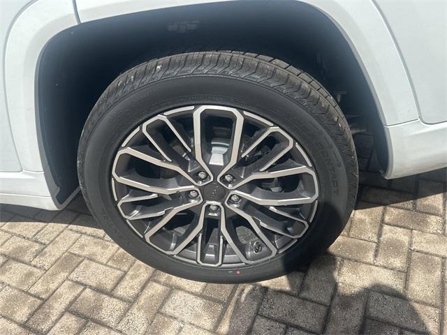 new 2025 Jeep Grand Cherokee L car, priced at $56,015