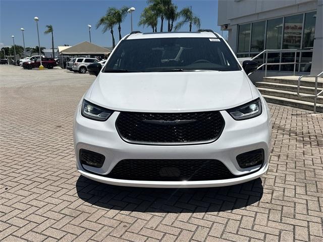 new 2025 Chrysler Pacifica car, priced at $46,946