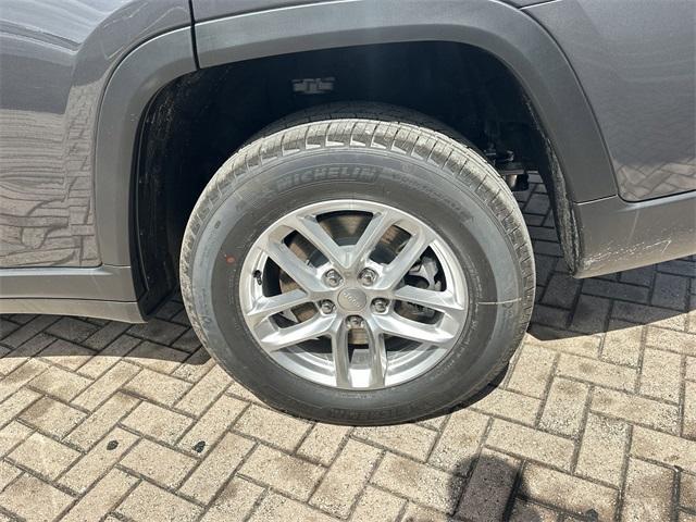 new 2025 Jeep Grand Cherokee L car, priced at $34,905