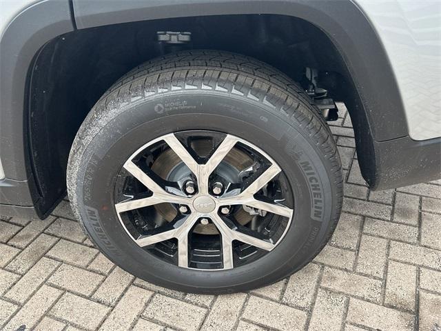 new 2025 Jeep Grand Cherokee L car, priced at $42,446