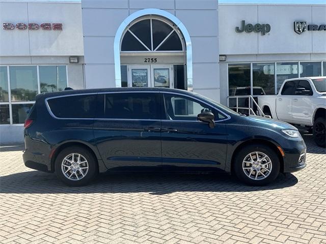 new 2025 Chrysler Pacifica car, priced at $41,674