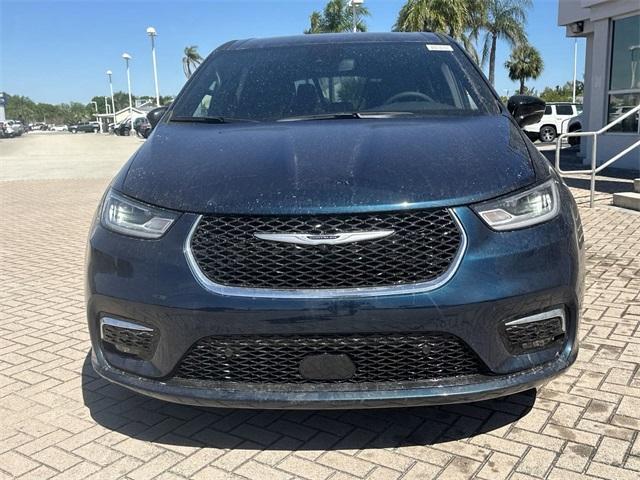 new 2025 Chrysler Pacifica car, priced at $41,674