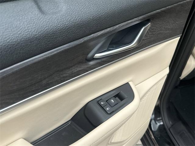 new 2025 Jeep Grand Cherokee car, priced at $40,216