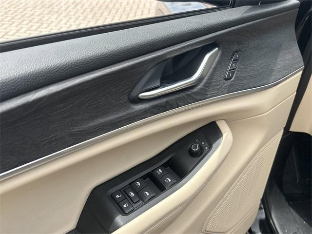 new 2025 Jeep Grand Cherokee car, priced at $40,216