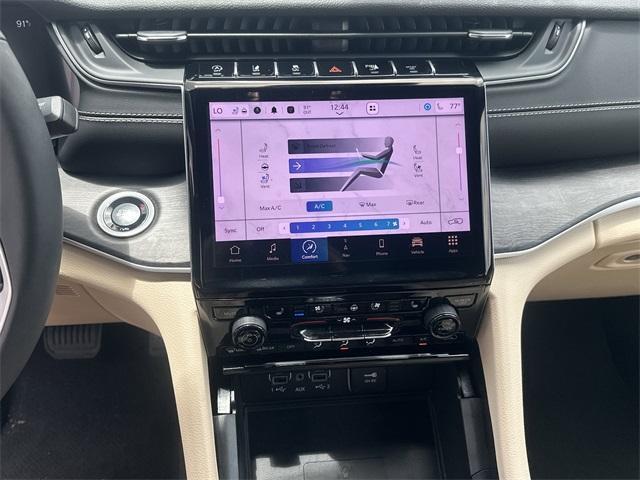 new 2025 Jeep Grand Cherokee car, priced at $40,216