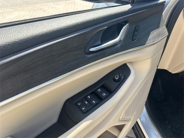 new 2025 Jeep Grand Cherokee car, priced at $42,784