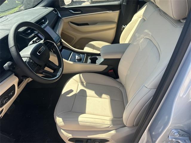 new 2025 Jeep Grand Cherokee car, priced at $42,784