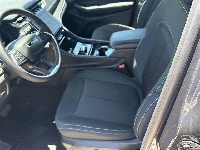 new 2025 Jeep Grand Cherokee car, priced at $35,382