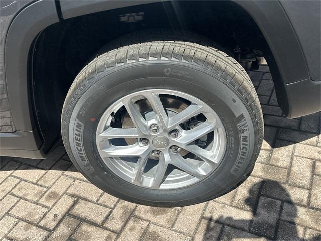 new 2025 Jeep Grand Cherokee car, priced at $34,657