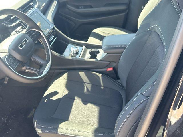 new 2025 Jeep Grand Cherokee car, priced at $32,752