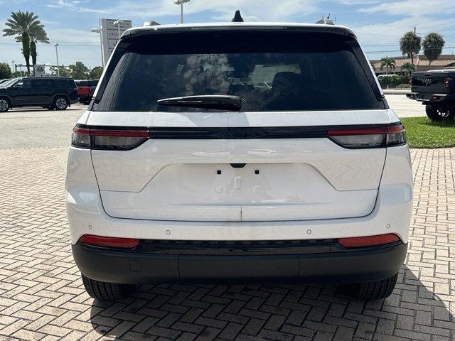 new 2024 Jeep Grand Cherokee car, priced at $34,276