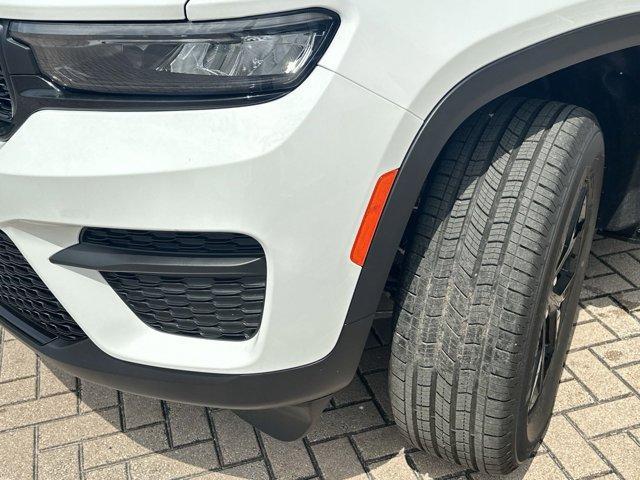 new 2024 Jeep Grand Cherokee car, priced at $34,276