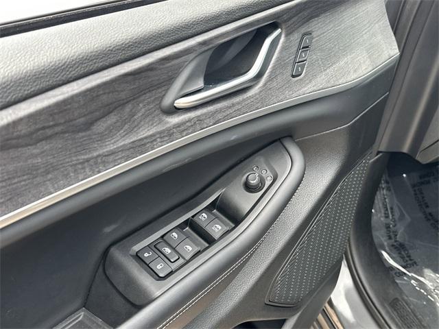 new 2025 Jeep Grand Cherokee car, priced at $37,714