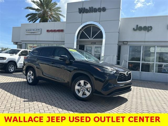 used 2022 Toyota Highlander car, priced at $28,500