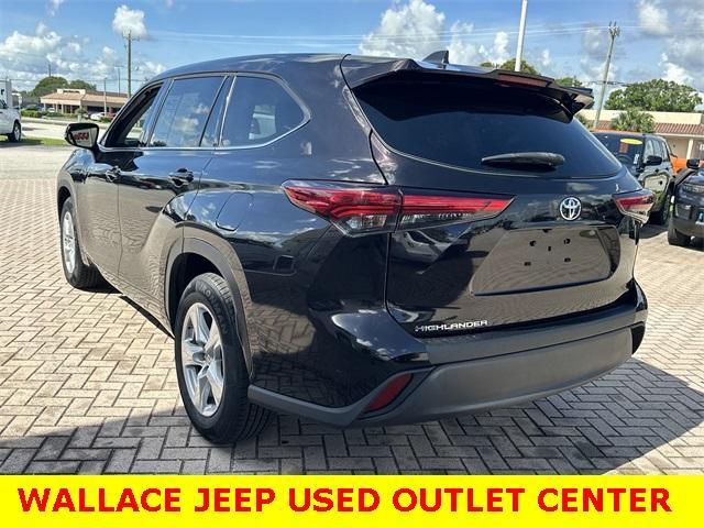 used 2022 Toyota Highlander car, priced at $28,500