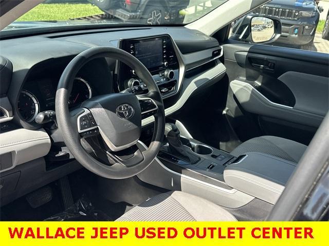 used 2022 Toyota Highlander car, priced at $28,500