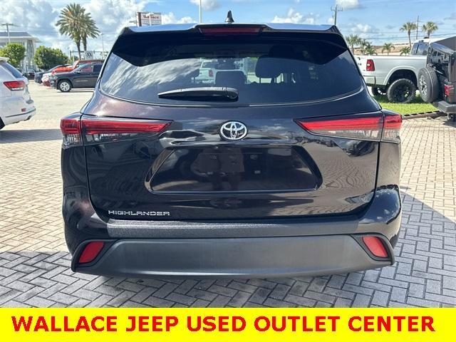 used 2022 Toyota Highlander car, priced at $28,500