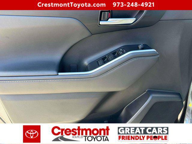 used 2025 Toyota Highlander car, priced at $43,988