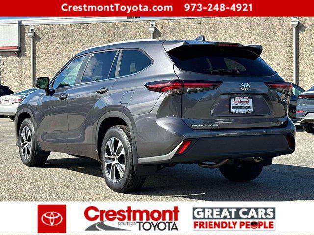 used 2025 Toyota Highlander car, priced at $43,988