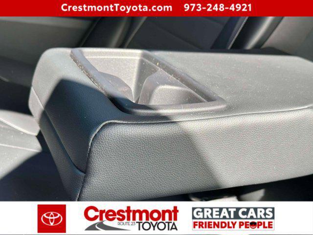 used 2025 Toyota Highlander car, priced at $43,988