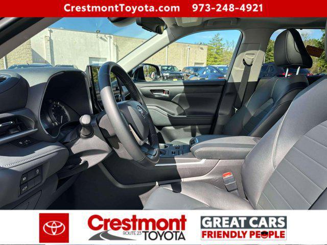 used 2025 Toyota Highlander car, priced at $43,988