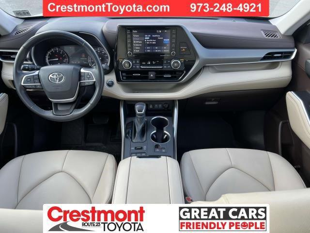 used 2022 Toyota Highlander car, priced at $36,488