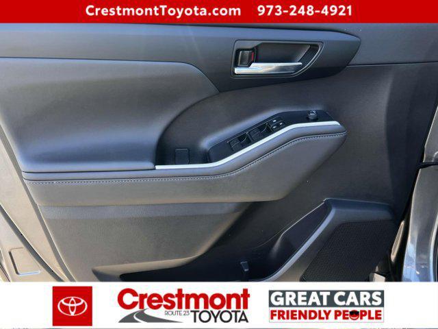 used 2023 Toyota Highlander car, priced at $39,488