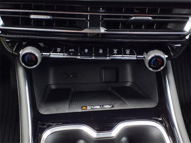 new 2025 Chevrolet Traverse car, priced at $43,440
