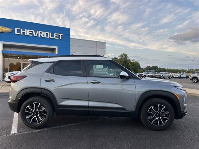 new 2025 Chevrolet TrailBlazer car, priced at $29,625